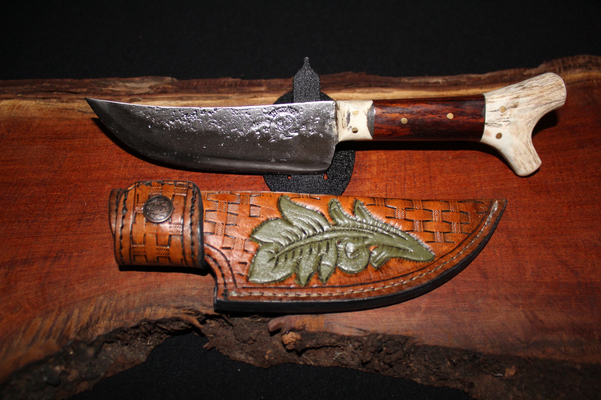 RUSTIC RANCH STEAK KNIFE BLOCK & SIX STEAK KNIVES – The Cowboys